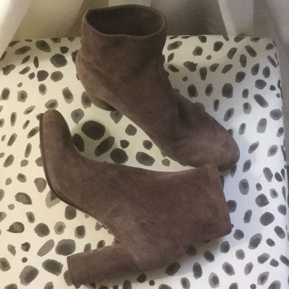 🍩🍩Antonio Melani Taupe Leather Booties Size 8